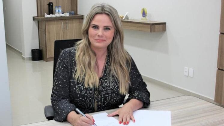 Ex-apresentadora da Record volta à TV e assina contrato com a TV Aparecida