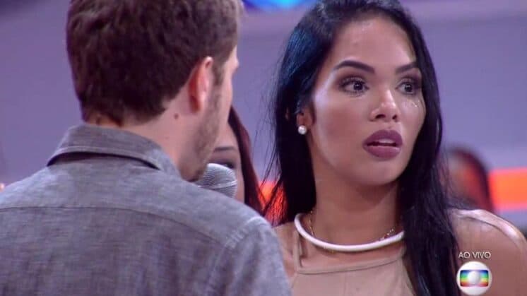 "BBB17": Aqui fora, Mayara fica chocada ao descobrir que sétimo voto foi de Roberta