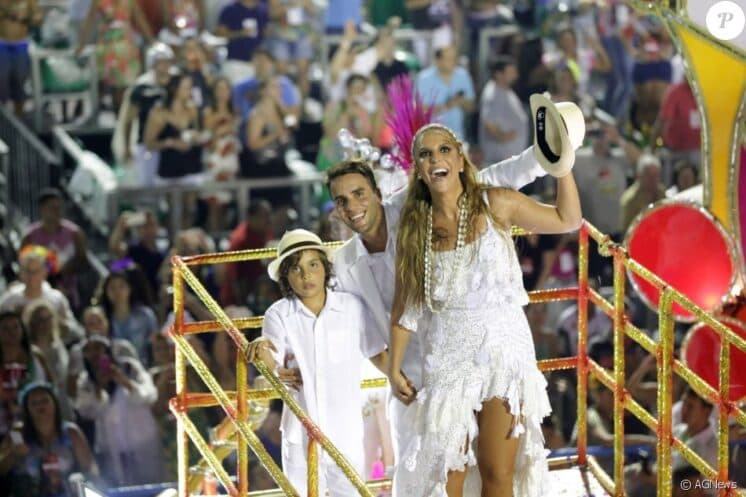 Ivete Sangalo posa ao lado do filho e se declara: "Eu e meu amor maior"