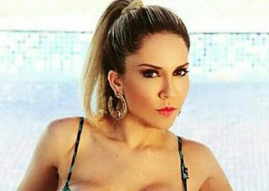 Mulher Melão é deportada dos EUA e passa noite de terror com a Polícia