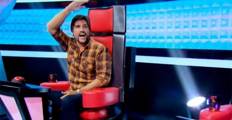Leo Chaves não se segura e fala do irmão Victor durante o "The Voice Kids" (Foto: Reprodução) Leo Chaves não se segura e fala do irmão Victor durante o "The Voice Kids" (Foto: Reprodução)