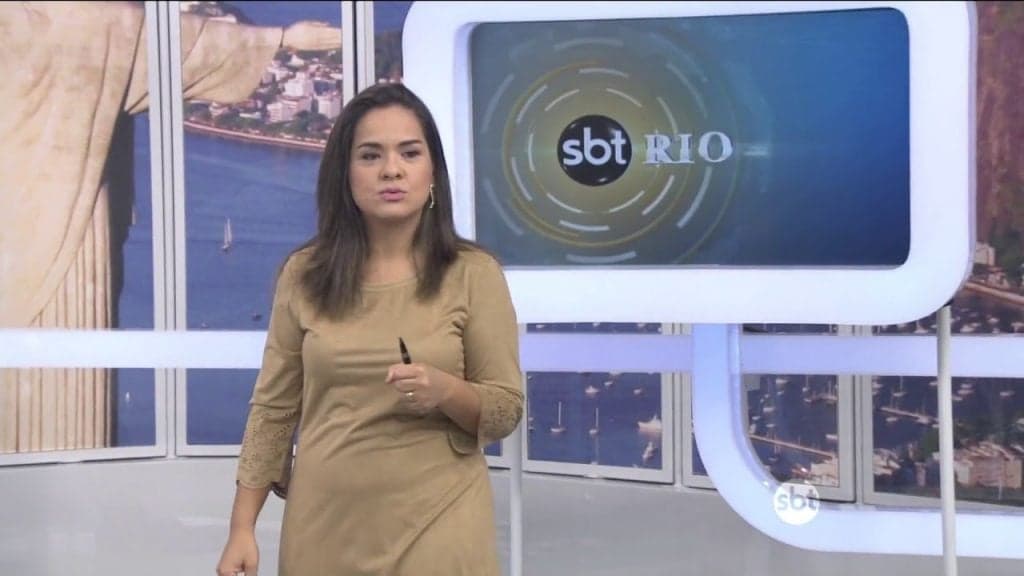 A jornalista Isabele Benito no comando do "SBT Rio" mitou ao falar sobre sequestrador de ônibus A jornalista Isabele Benito no comando do "SBT Rio" mitou ao falar sobre sequestrador de ônibus