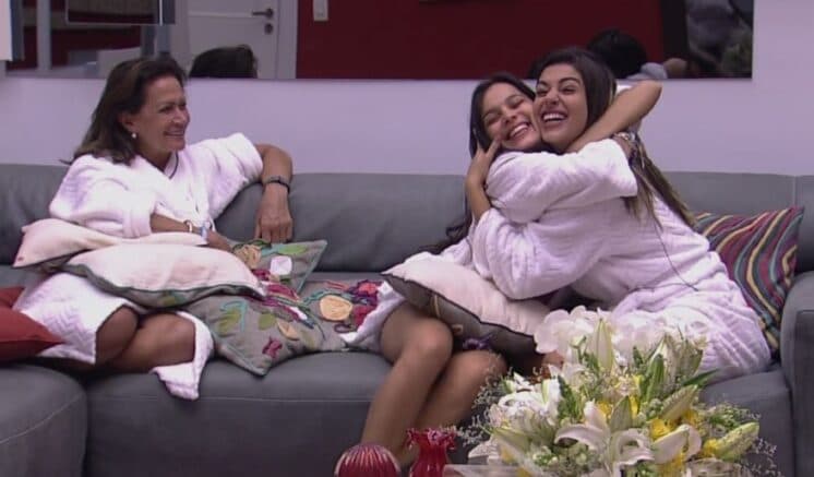 Juntas na final do "BBB 17", Emilly e Vivian fazem amizade: "Somos amigas"