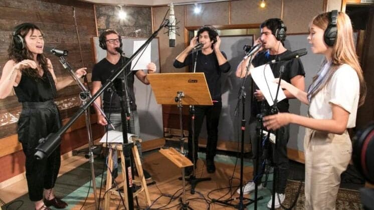 Atores de "Os Dias Eram Assim" cantaram a música de abertura; veja a gravação!