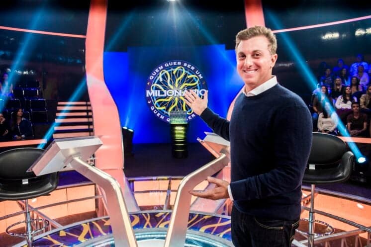 Estreia de versão do "Show do Milhão" com Luciano Huck na Globo é detona por internautas na web