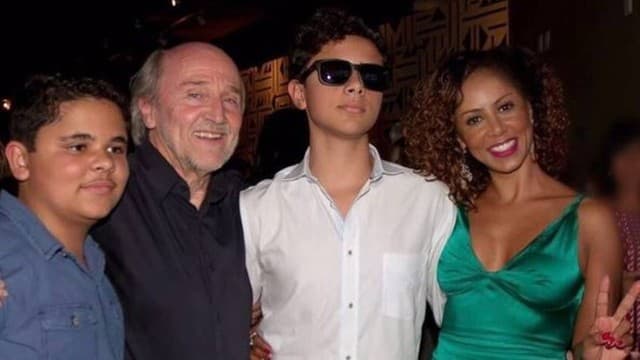 Valéria com os filhos e marido. (Foto: Reprodução Instagram) Valéria com os filhos e marido. (Foto: Reprodução Instagram)