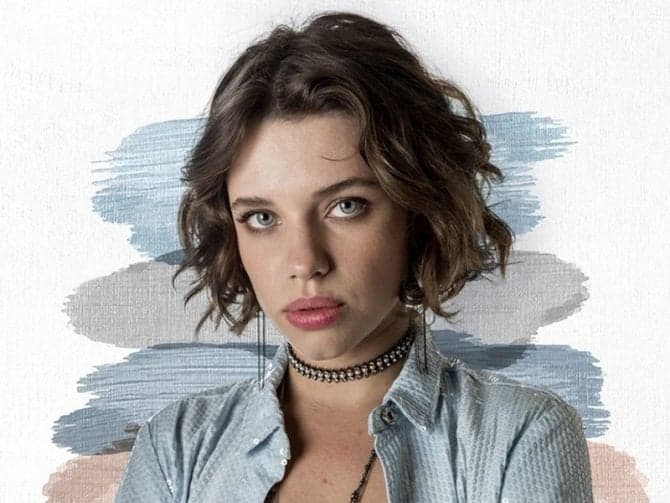 Bruna Linzmeyer e namorada fazem compras em shopping; veja