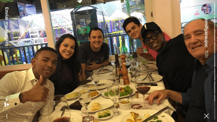 Emilly faz amizade com diretores da Globo para se submeter aos primeiros testes