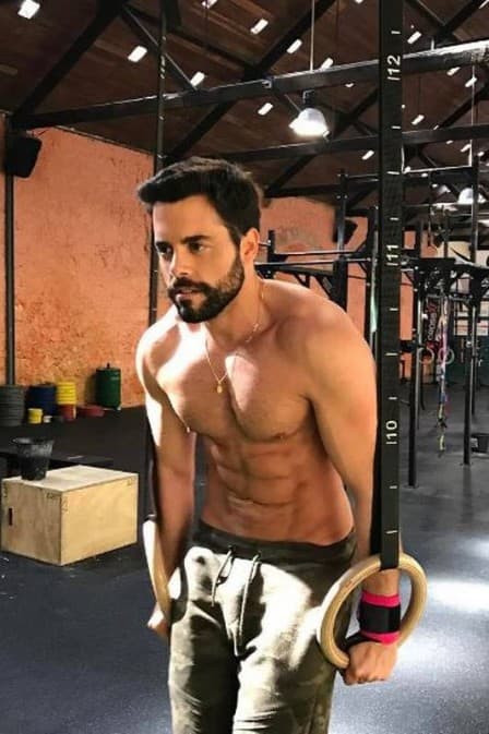 Galã português Pedro Carvalho 'seca' com crossfit Foto: Reprodução Instagram Galã português Pedro Carvalho 'seca' com crossfit Foto: Reprodução Instagram
