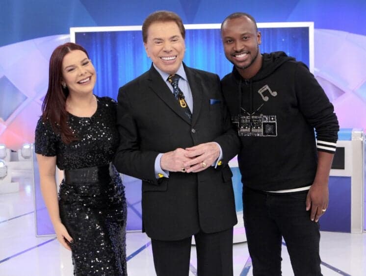Fernanda Souza e Thiaguinho "visitam" Silvio Santos