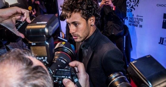 Neymar recebe elogio de Demi Lovato em post na internet e fãs já shippam