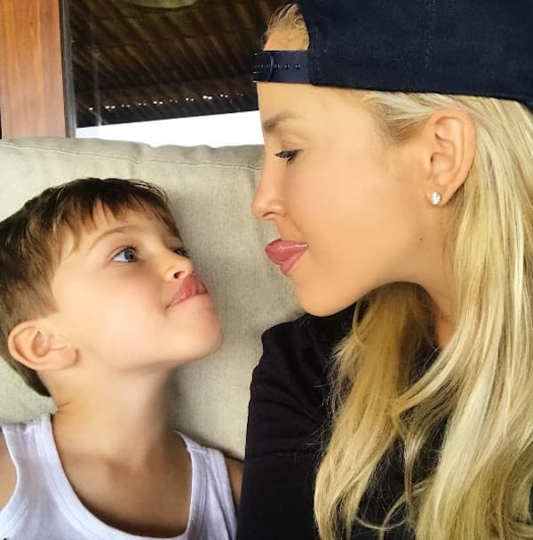 Fofo! Filho de Claudia Leitte chama a atenção após cantar parabéns para a cantora