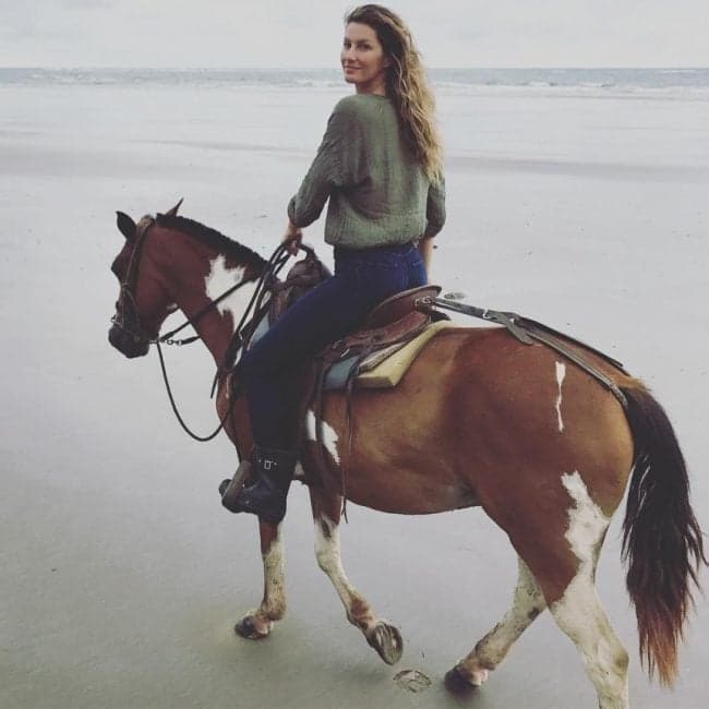 Gisele Bündchen completa 37 anos e esposo faz declaração de amor na web