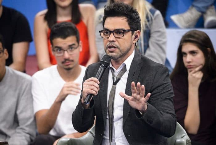 Zezé Di Camargo passar mal em gravação e é hospitalizado