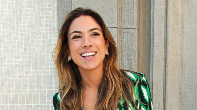 Envolvida em escândalo, Patricia Abravanel vira notícia no "Jornal Nacional"