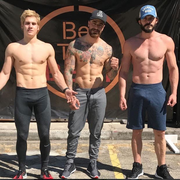 Nicolas Prattes, Felipe Titto e Kiko Pissolato mostram barriga sarada na web e fãs ficam eufóricos