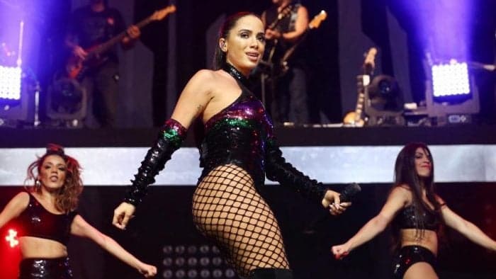 Anitta é ignorada no Rock in Rio, se vinga e cria o próprio festival
