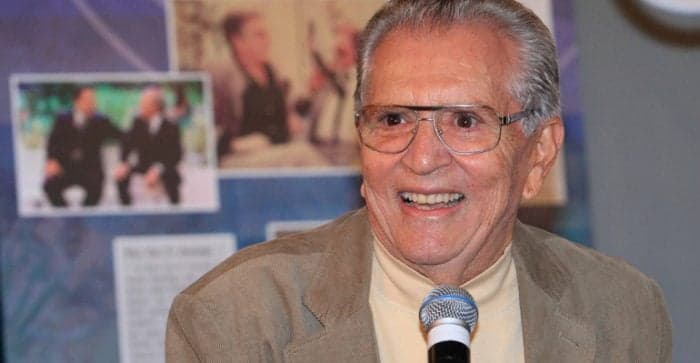 Carlos Alberto de Nóbrega se declara para namorada mais jovem