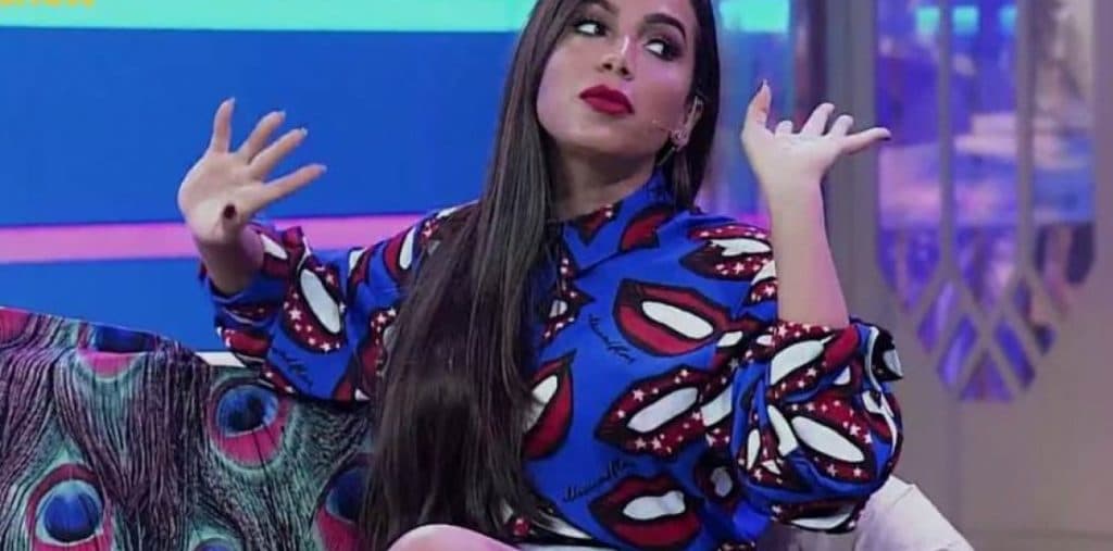 Anitta é flagrada completamente diferente em evento do namorado