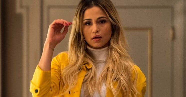 Nanda Costa se despede de Sandra Helena e se emociona