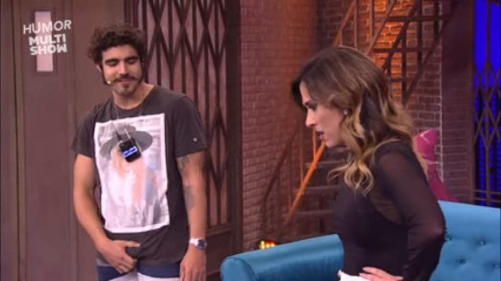 Caio Castro de cueca no palco do talk show. (Foto: Reprodução) Caio Castro de cueca no palco do talk show. (Foto: Reprodução)