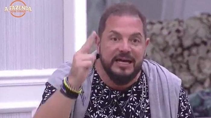 Conrado critica vencedor de "A Fazenda 7" por ter sido "muito parado"
