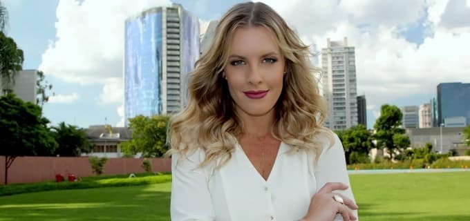 Demitida da Globo, Juliana Valcésia planeja volta para a TV e faz mistério