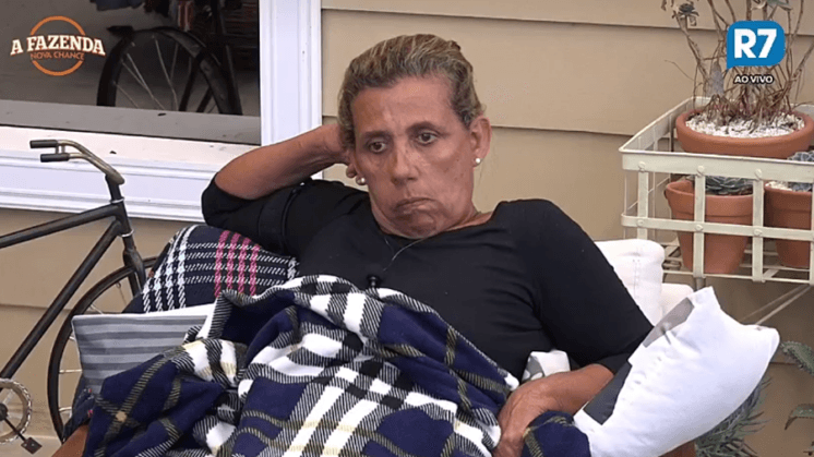 A Fazenda 9: Rita Cadillac faz fofoca para Monique e revela: "Estão bravos com você"
