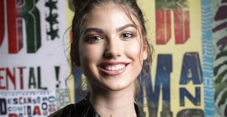 Após beijo lésbico, Giovanna Grigio comemora: "Gostei"