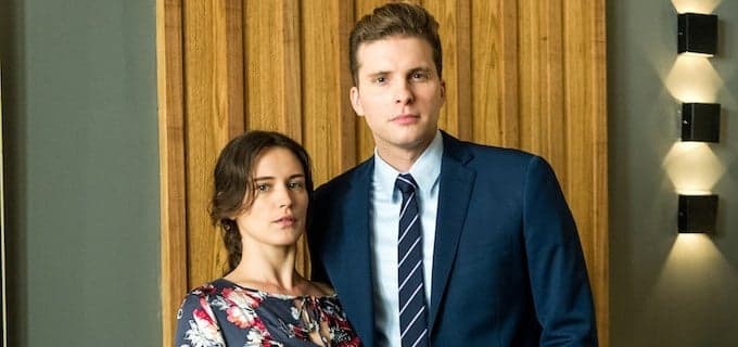 O Outro Lado do Paraíso: Clara consegue ajuda de Patrick para se vingar
