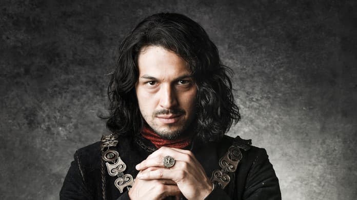 Após briga em Deus Salve o Rei, ator ficou assustado ao ser promovido como protagonista