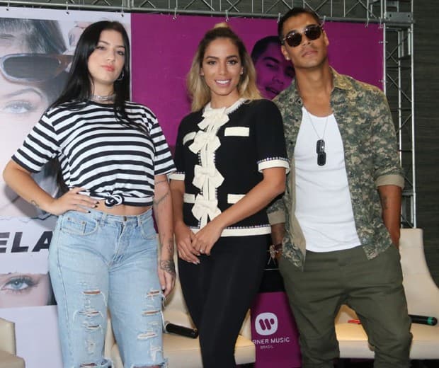 Como empresária, Anitta recebe elogios de Clau: "Motivação"