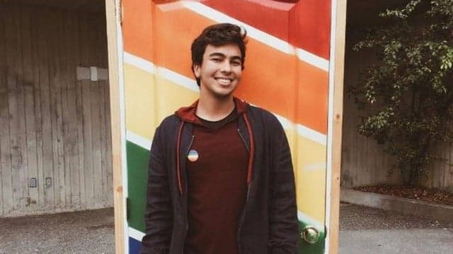 Filho de Kadu Moliterno posta foto pelado em cachoeira
