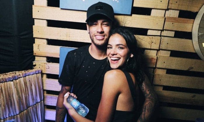 Bruna Marquezine comemora aniversário de Neymar e recebe declaração de amor