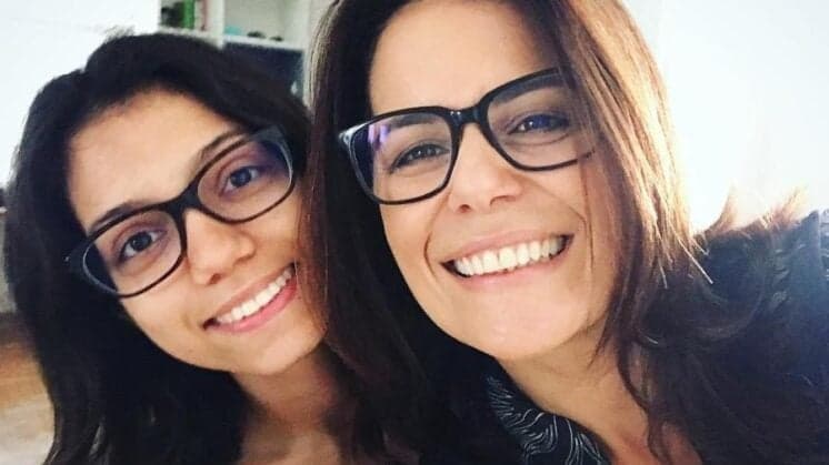 Apresentadora da Record, Adriana Araújo comemora aprovação da filha em medicina e se declara