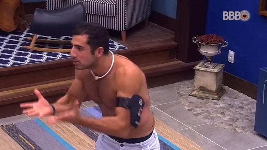 Kaysar se assusta com presença de cobra (Foto: Reprodução) Kaysar se assusta com presença de cobra (Foto: Reprodução)