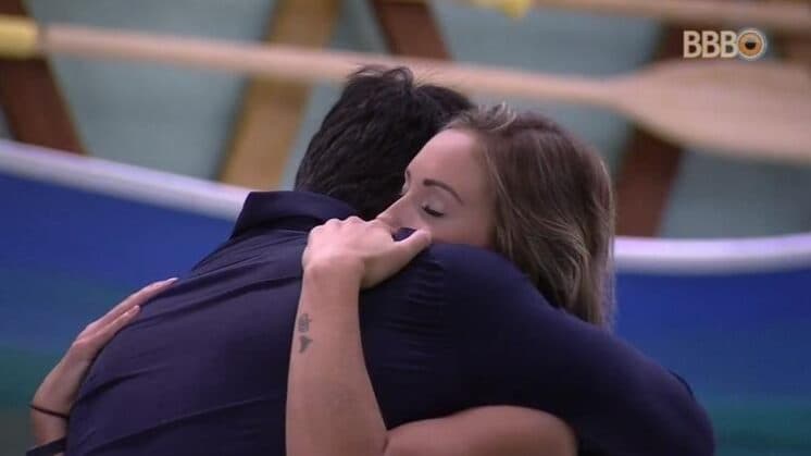 BBB18: Antes do paredão, Lucas se emociona e faz declaração pra Jéssica
