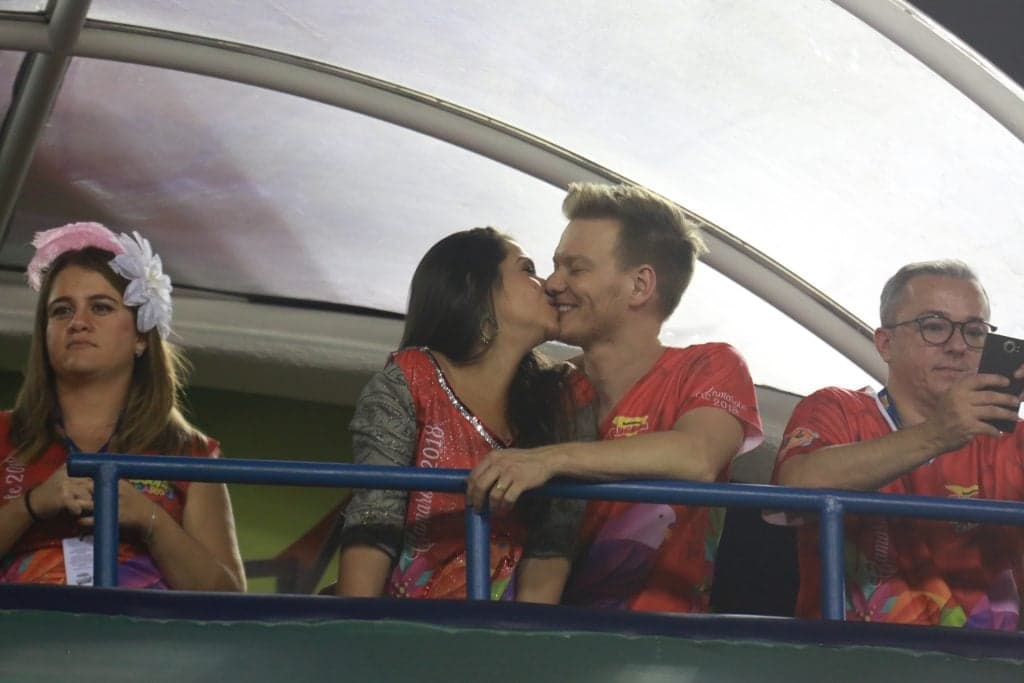 Michel Teló e Thais Fersoza levam muito amor para a Sapucaí (Foto: Divulgação) Michel Teló e Thais Fersoza levam muito amor para a Sapucaí (Foto: Divulgação)
