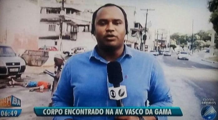 Repórter da Globo em matéria na Bahia (Foto: Reprodução) Repórter da Globo em matéria na Bahia (Foto: Reprodução)