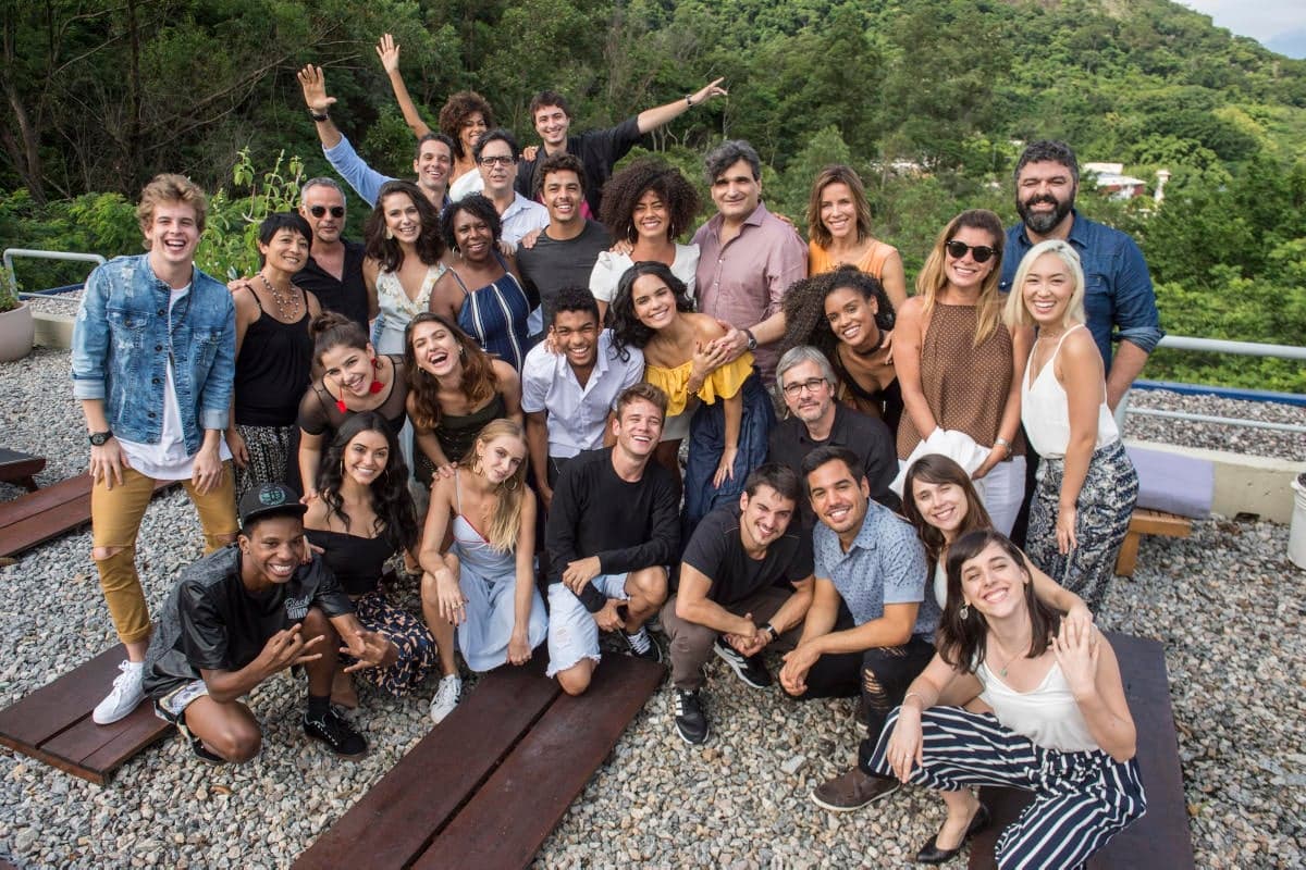 Cao Hamburger com direção e elenco de Malhação (Foto: Globo/Mauricio Fidalgo) Cao Hamburger com direção e elenco de Malhação (Foto: Globo/Mauricio Fidalgo)