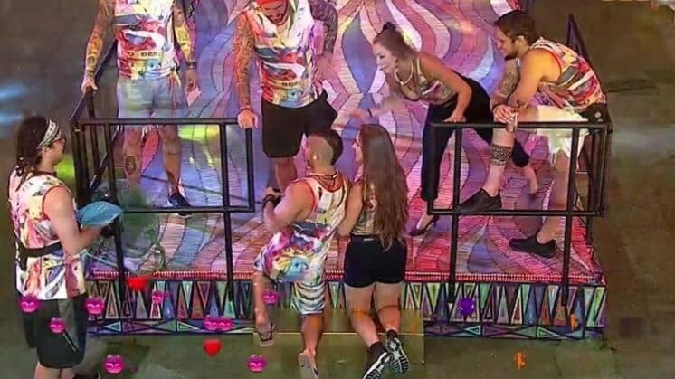 BBB18: Patrícia faz casamento surpresa com Kaysar durante festa e Caruso faz declaração