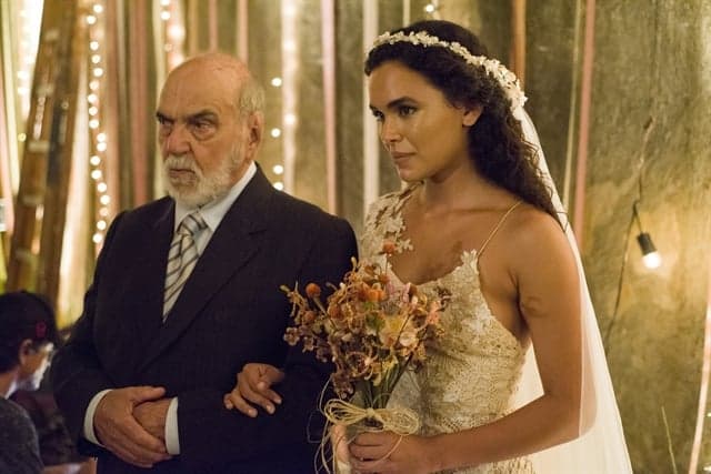 Cleo (Giovana Cordeiro) e Josafá (Lima Duarte) (Foto: Globo/César Alves) Cleo (Giovana Cordeiro) e Josafá (Lima Duarte) (Foto: Globo/César Alves)