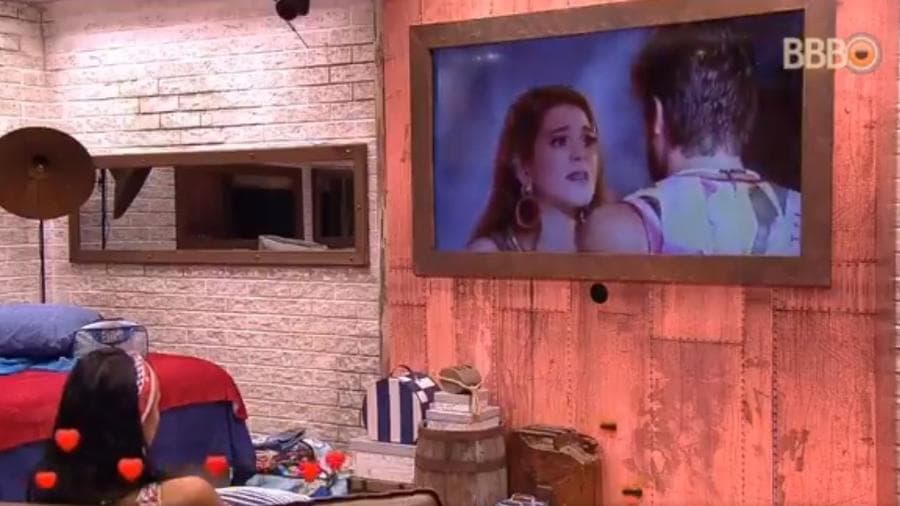 Gleici ouve Ana Clara lhe detonando no BBB18 (Foto: Reprodução) Gleici ouve Ana Clara lhe detonando no BBB18 (Foto: Reprodução)