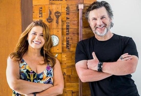 Em viagem paradisíaca com a mulher, Antônio Calloni revela segredo do casamento de 25 anos