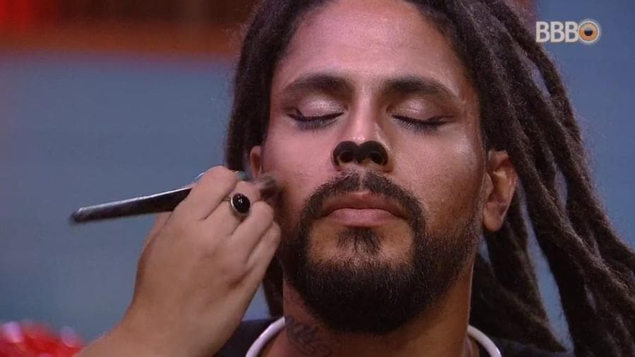 Viegas não gostou da maquiagem (Foto: TV Globo) Viegas não gostou da maquiagem (Foto: TV Globo)