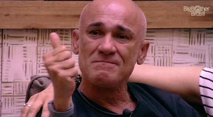 Eva do BBB18 está assustada com Ayrton e diz que em 25 anos de casada nunca viu marido chorar tanto