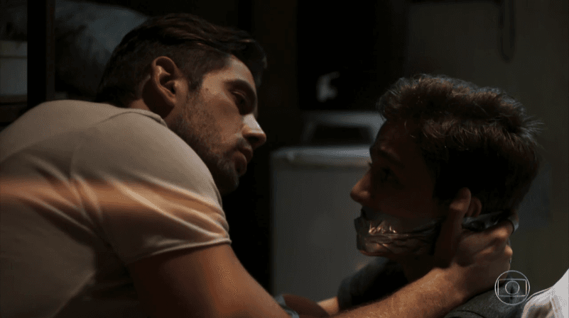 Renato (Rafael Cardoso) e Tomaz (Vitor Figueiredo) em cena de O Outro Lado do Paraíso (Foto: Reprodução/Globo) Renato (Rafael Cardoso) e Tomaz (Vitor Figueiredo) em cena de O Outro Lado do Paraíso (Foto: Reprodução/Globo)