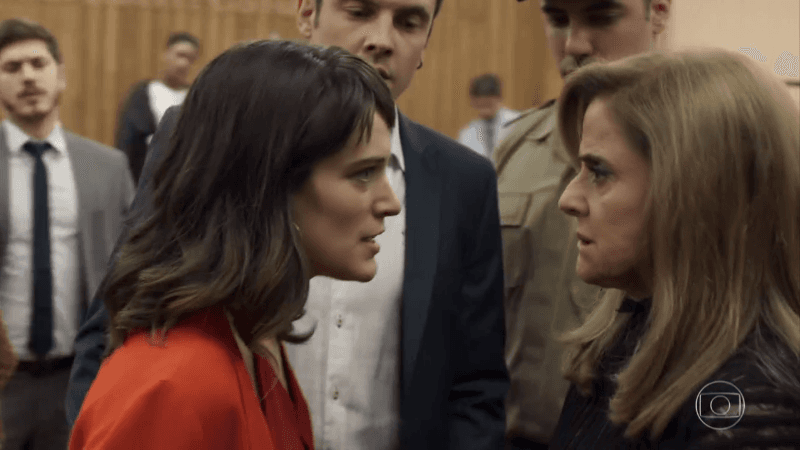 Clara (Bianca Bin) e Sophia (Marieta Severo) no último capítulo de O Outro Lado do Paraíso (Foto: Reprodução/Globo) Clara (Bianca Bin) e Sophia (Marieta Severo) no último capítulo de O Outro Lado do Paraíso (Foto: Reprodução/Globo)