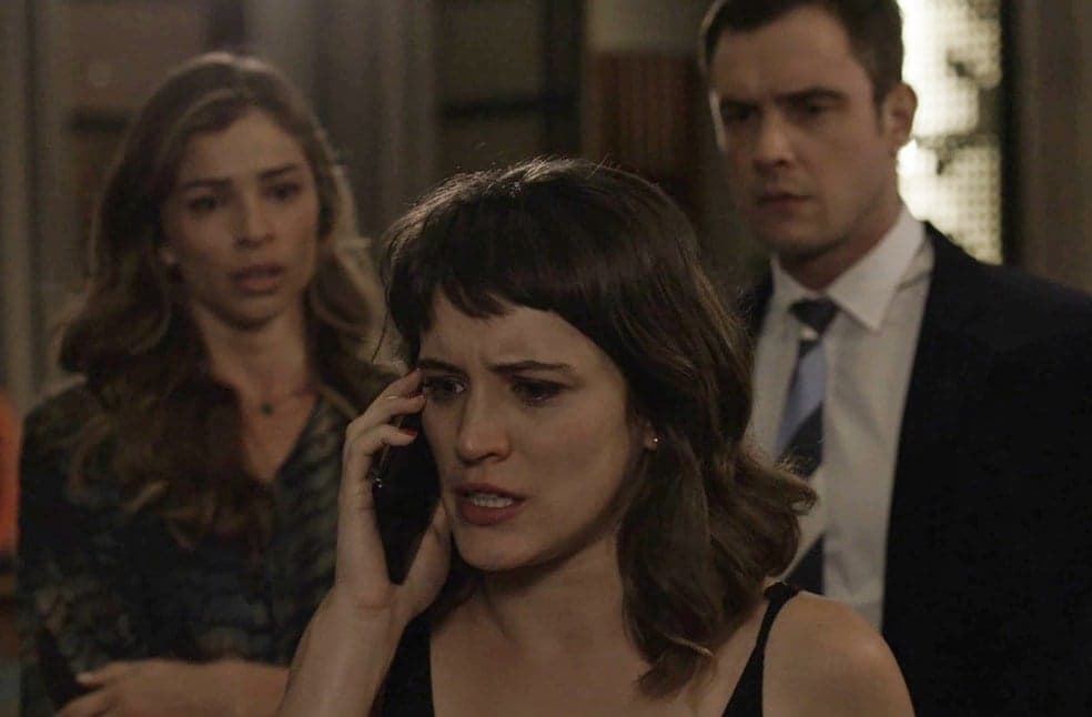 Clara (Bianca Bin) está vivendo com o sequestro de Tomaz, arquitetado por Renato (Rafael Cardoso). Clara (Bianca Bin) está vivendo com o sequestro de Tomaz, arquitetado por Renato (Rafael Cardoso).