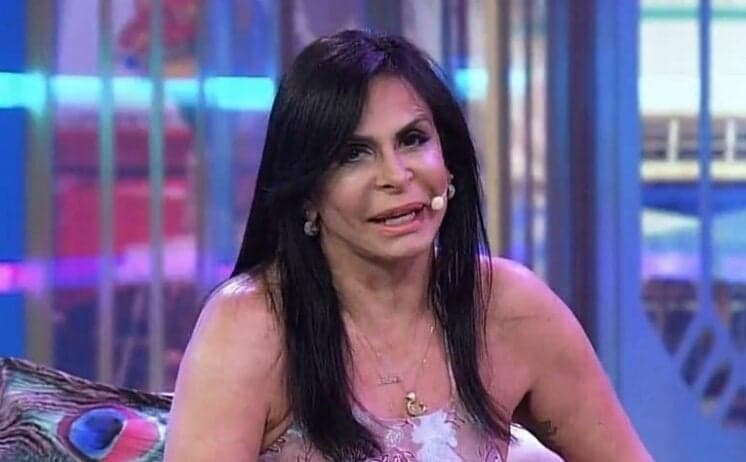 Gretchen é surpreendida por fiscal e passa vergonha no exterior